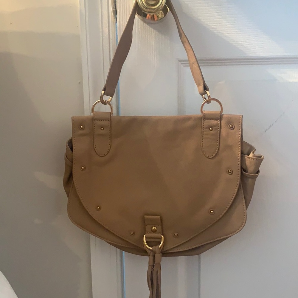 Great everyday shoulder bag! In good condition